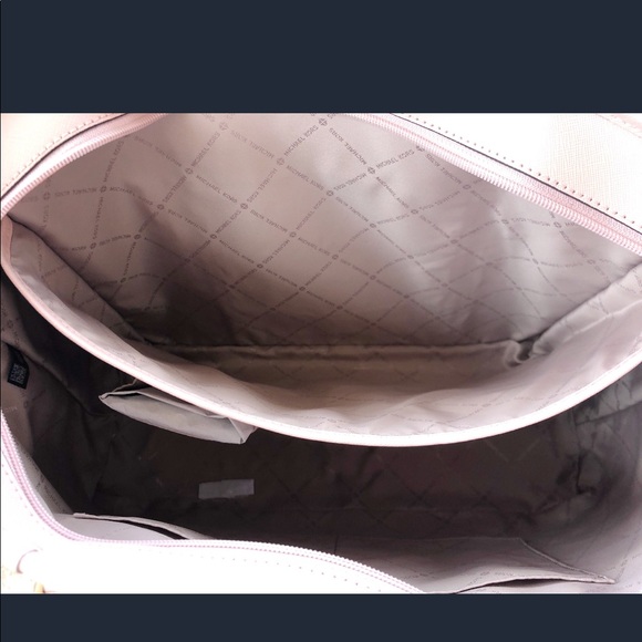 Gaby’sBags👜💕-NWT Michael Kors Large Tote - Picture 5 of 8